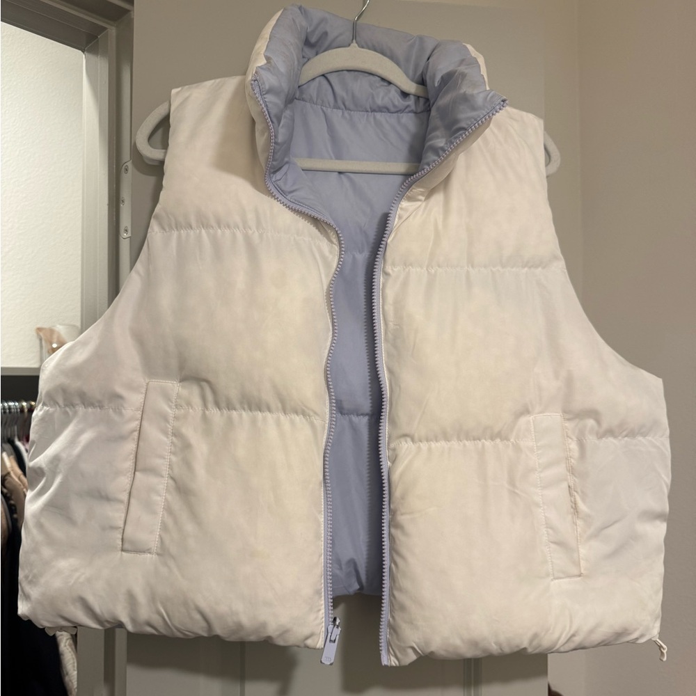 All in Motion Reversible Vest in Cream and Light Blue